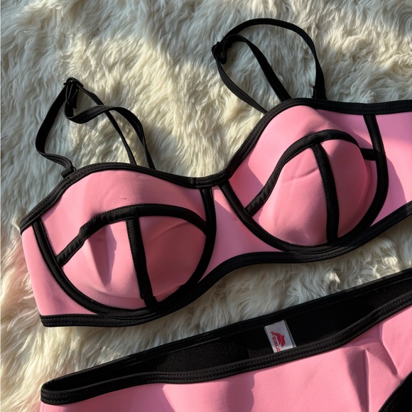 Bikini - Picture 7 of 9